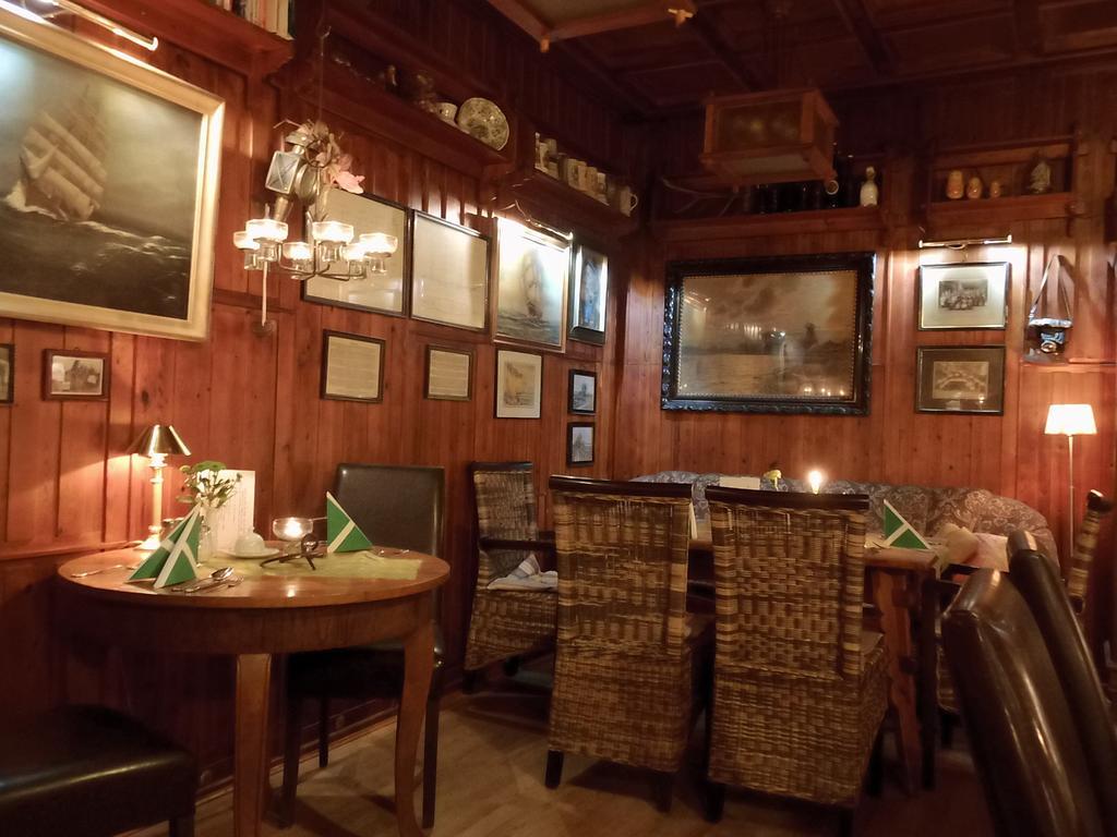 Pension & Restaurant "Alte Schule" Kluis Eksteriør billede