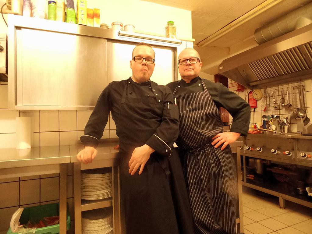 Pension & Restaurant "Alte Schule" Kluis Eksteriør billede