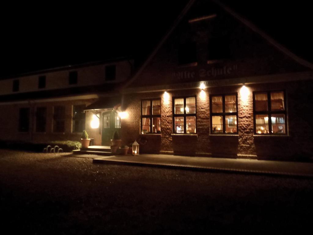 Pension & Restaurant "Alte Schule" Kluis Eksteriør billede