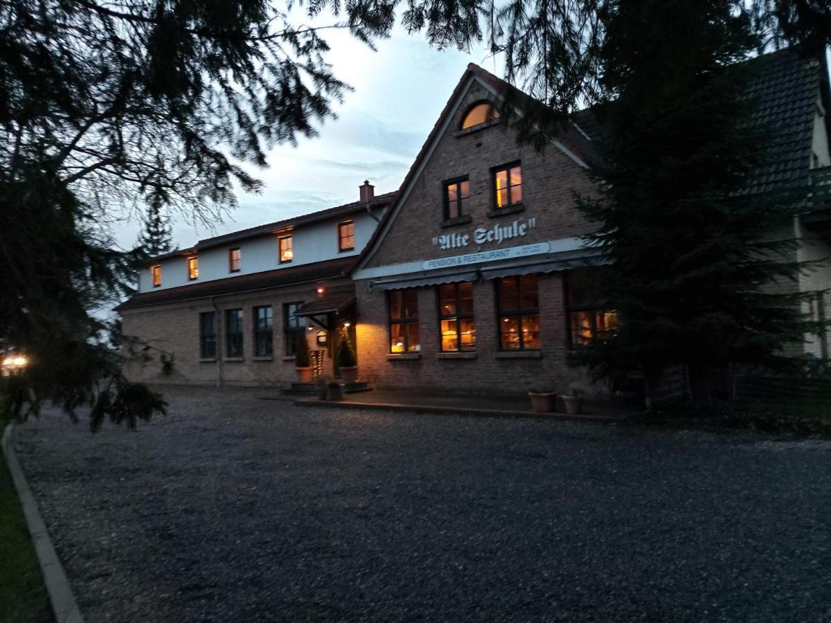 Pension & Restaurant "Alte Schule" Kluis Eksteriør billede