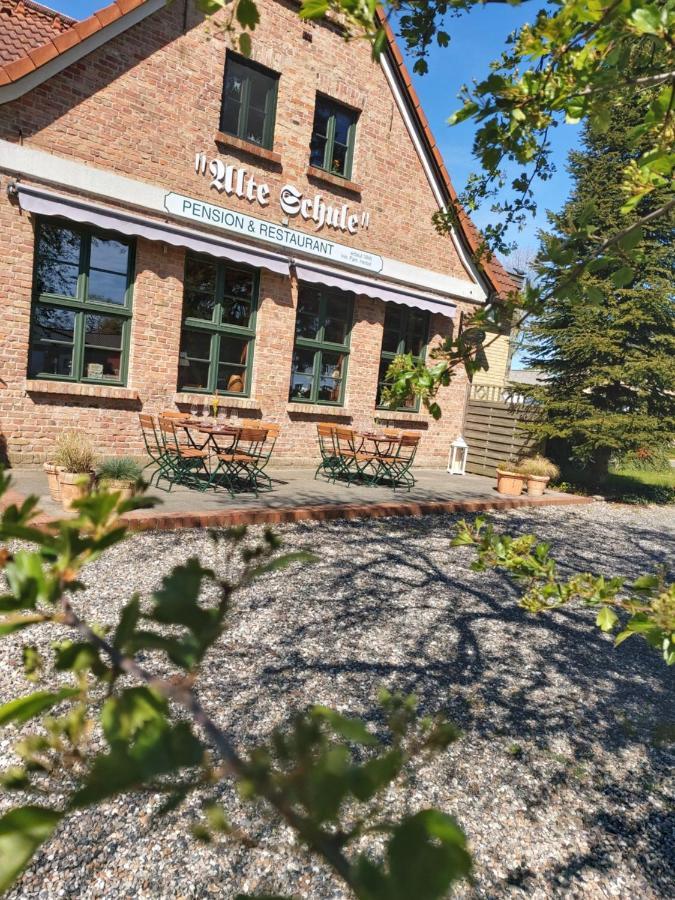 Pension & Restaurant "Alte Schule" Kluis Eksteriør billede