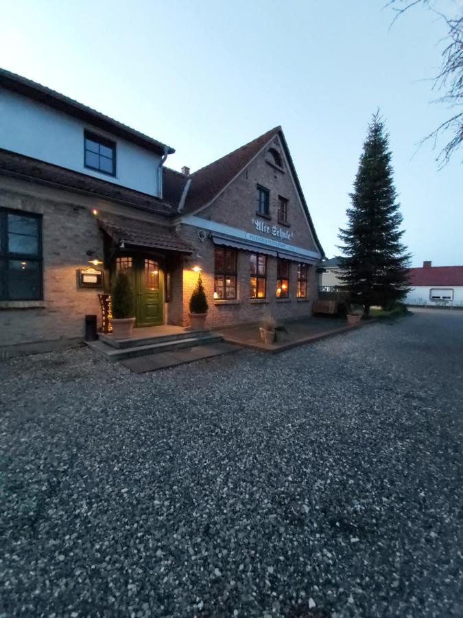 Pension & Restaurant "Alte Schule" Kluis Eksteriør billede