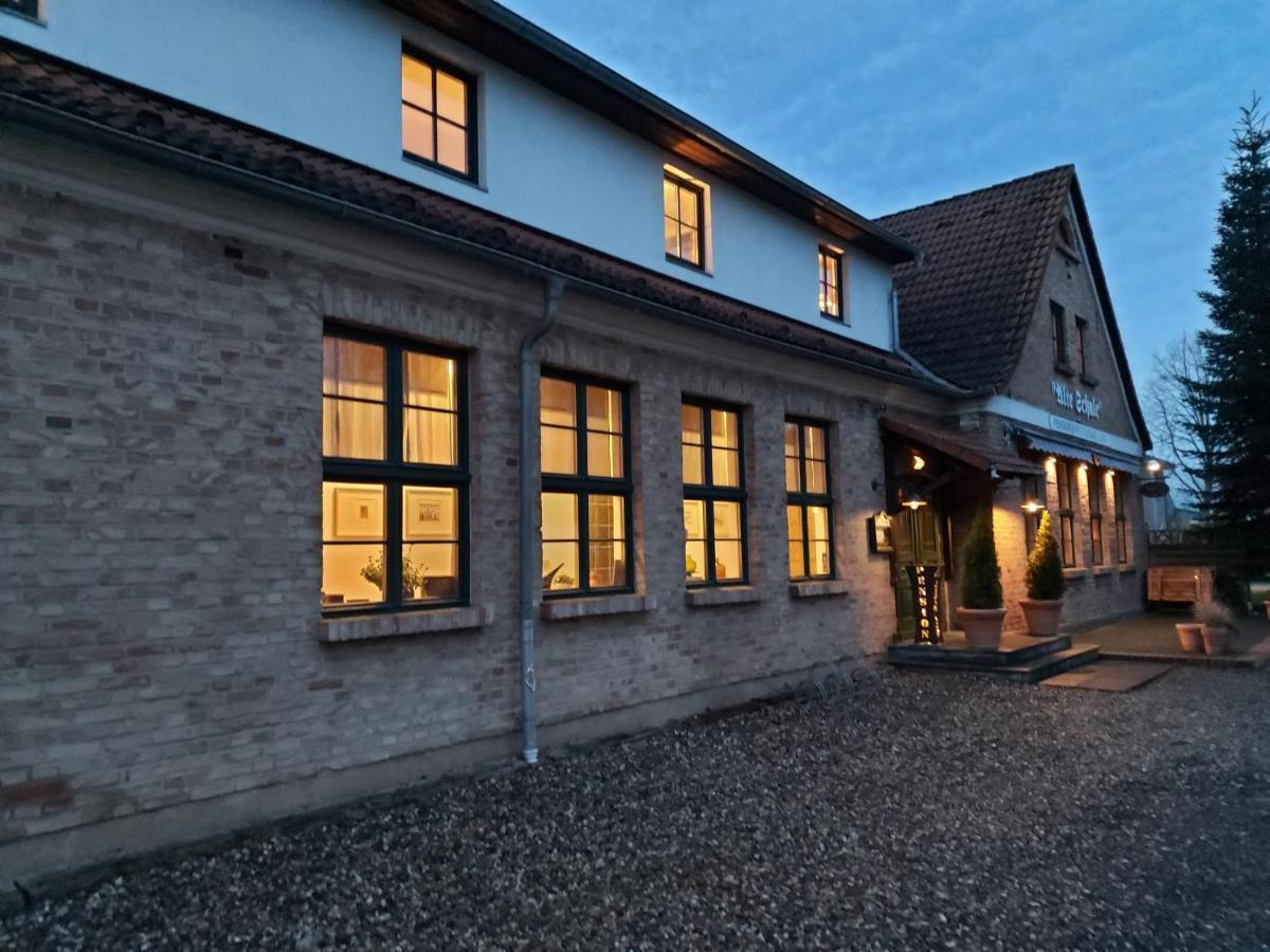 Pension & Restaurant "Alte Schule" Kluis Eksteriør billede