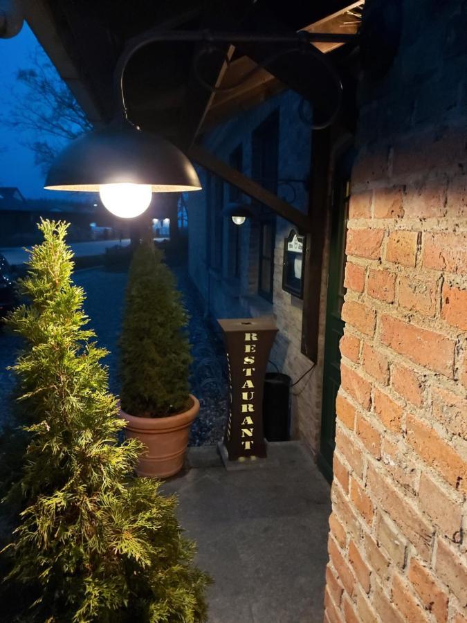 Pension & Restaurant "Alte Schule" Kluis Eksteriør billede