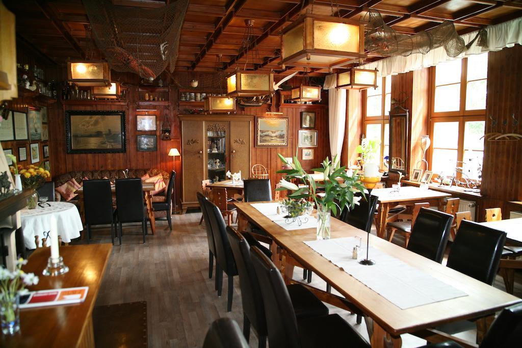 Pension & Restaurant "Alte Schule" Kluis Eksteriør billede