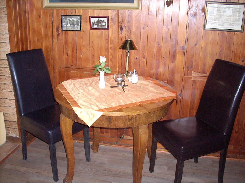 Pension & Restaurant "Alte Schule" Kluis Eksteriør billede
