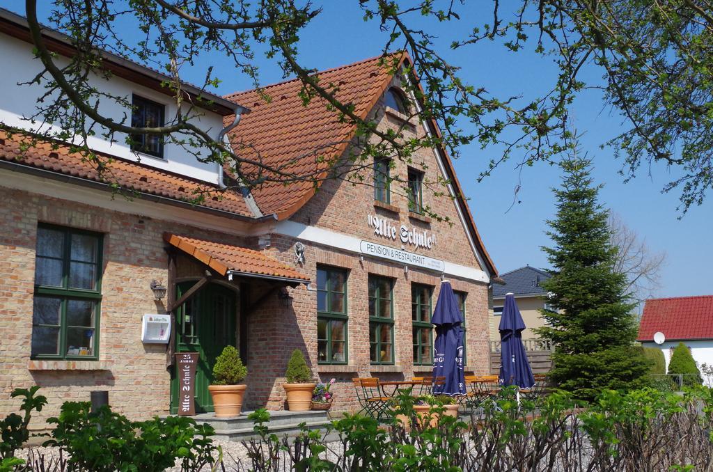 Pension & Restaurant "Alte Schule" Kluis Eksteriør billede