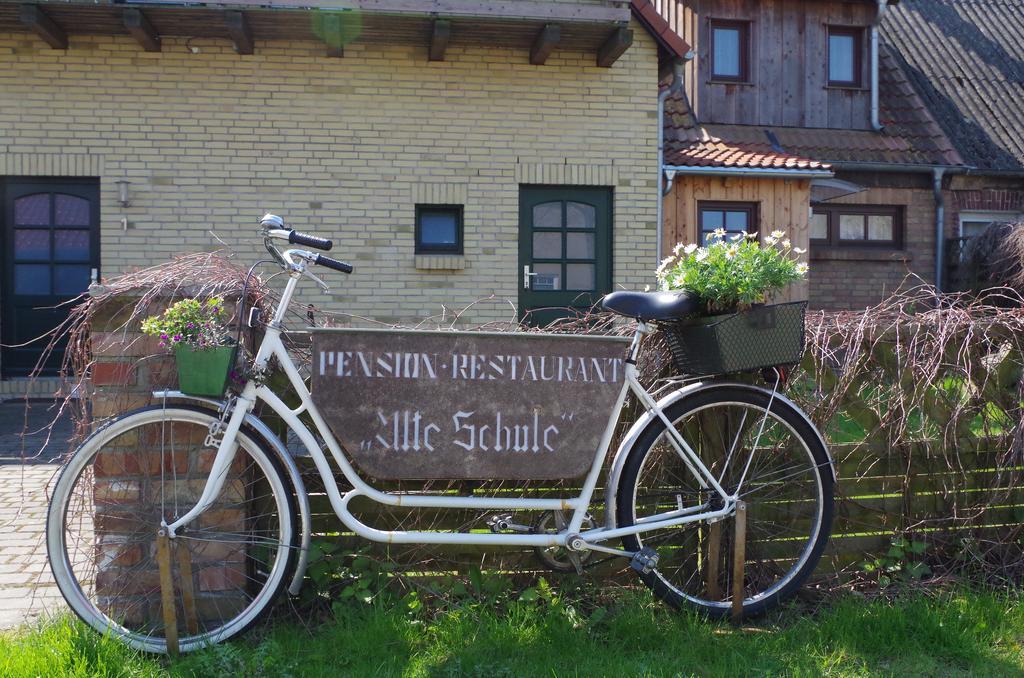 Pension & Restaurant "Alte Schule" Kluis Eksteriør billede
