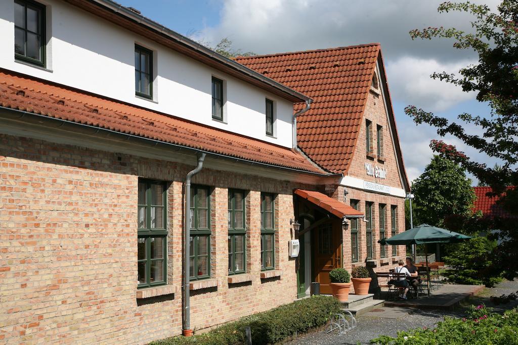 Pension & Restaurant "Alte Schule" Kluis Eksteriør billede