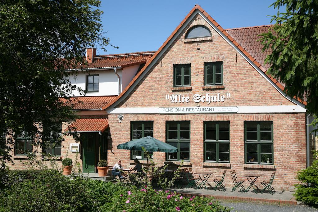 Pension & Restaurant "Alte Schule" Kluis Eksteriør billede