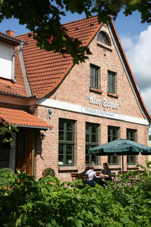 Pension & Restaurant "Alte Schule" Kluis Eksteriør billede