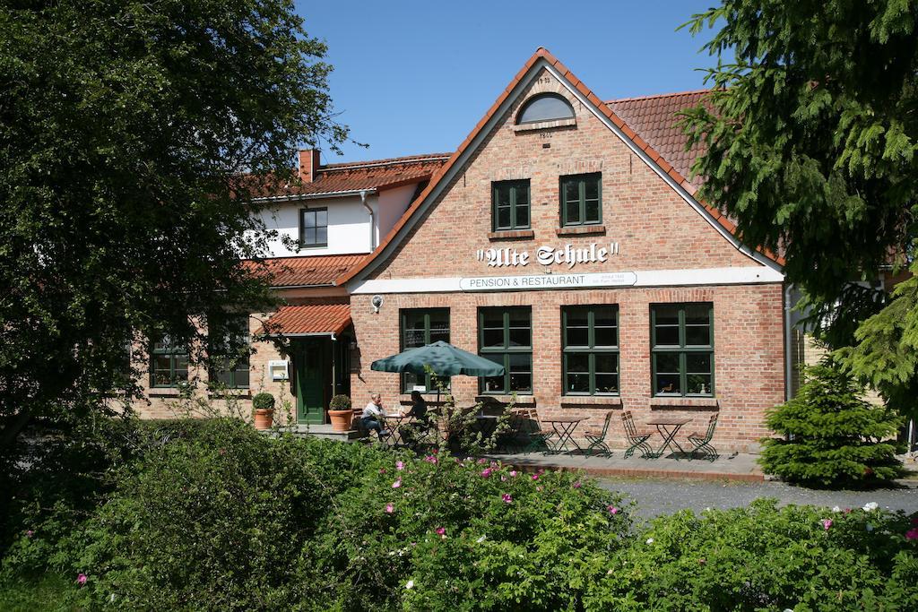 Pension & Restaurant "Alte Schule" Kluis Eksteriør billede